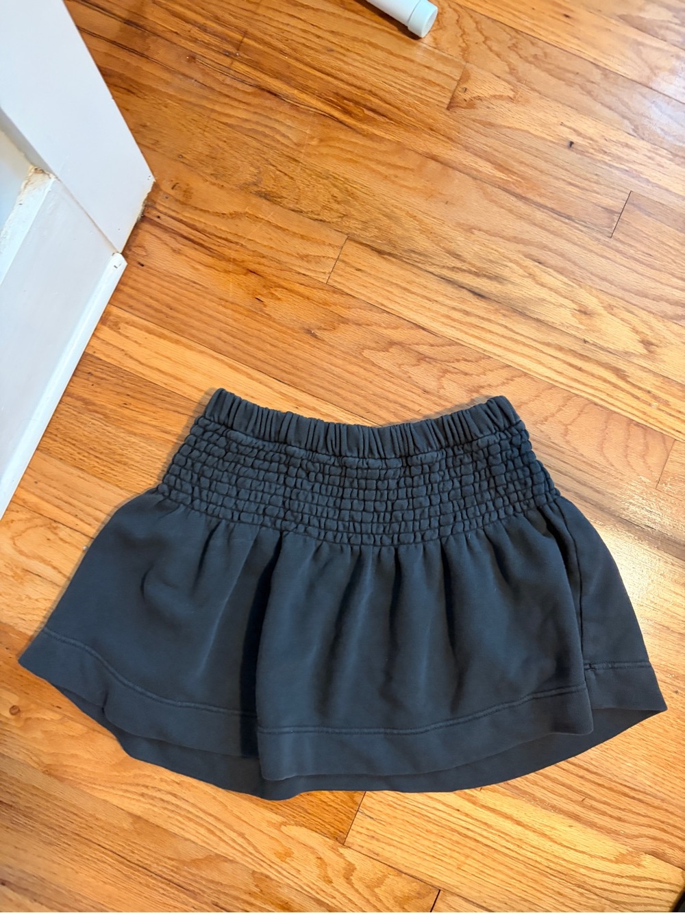 Aerie high rise Smocked Waist Black/charcoal grey Mini Skirt small